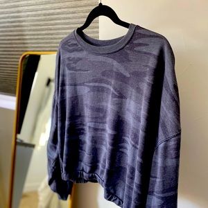 Camo cropped sweatshirt